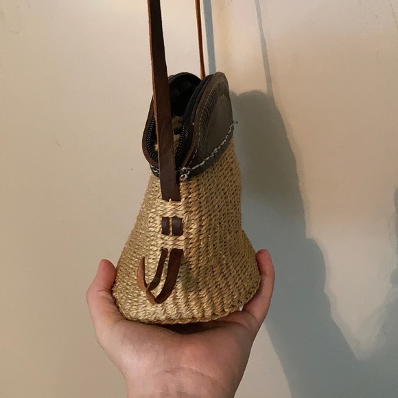 Small wicker crossbody with leather features - Picture 2 of 3
